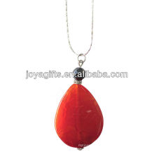 Collier pendentif en agate naturelle avec des perles rondes facettées